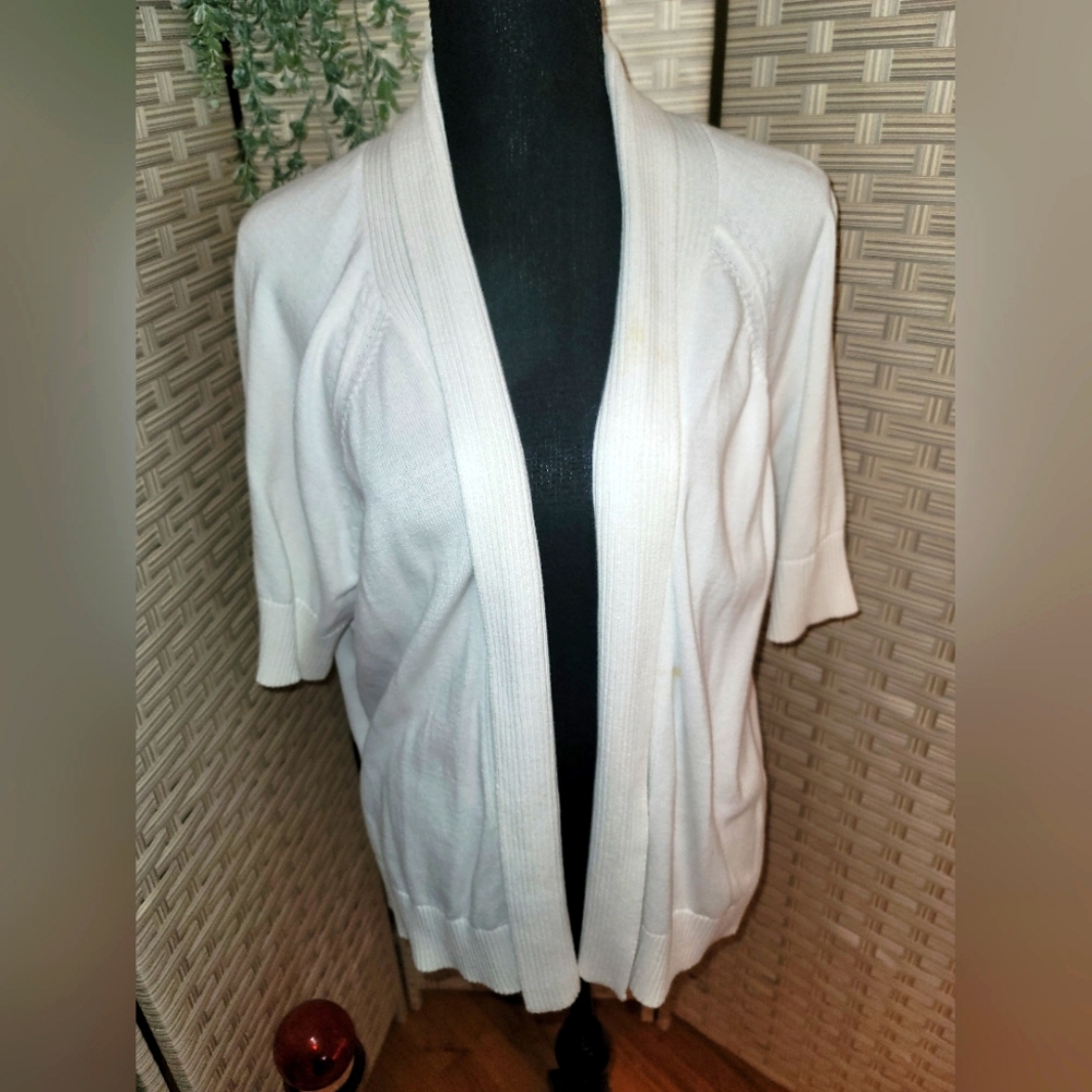 💥Croft and Barrow white open front sweater